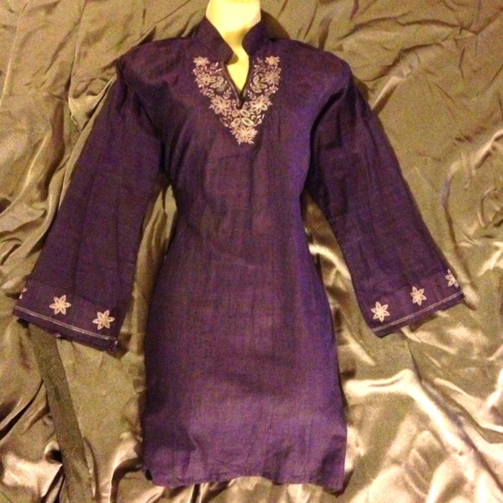 EMBROIDERED LINEN TOP - Picture 2 of 6